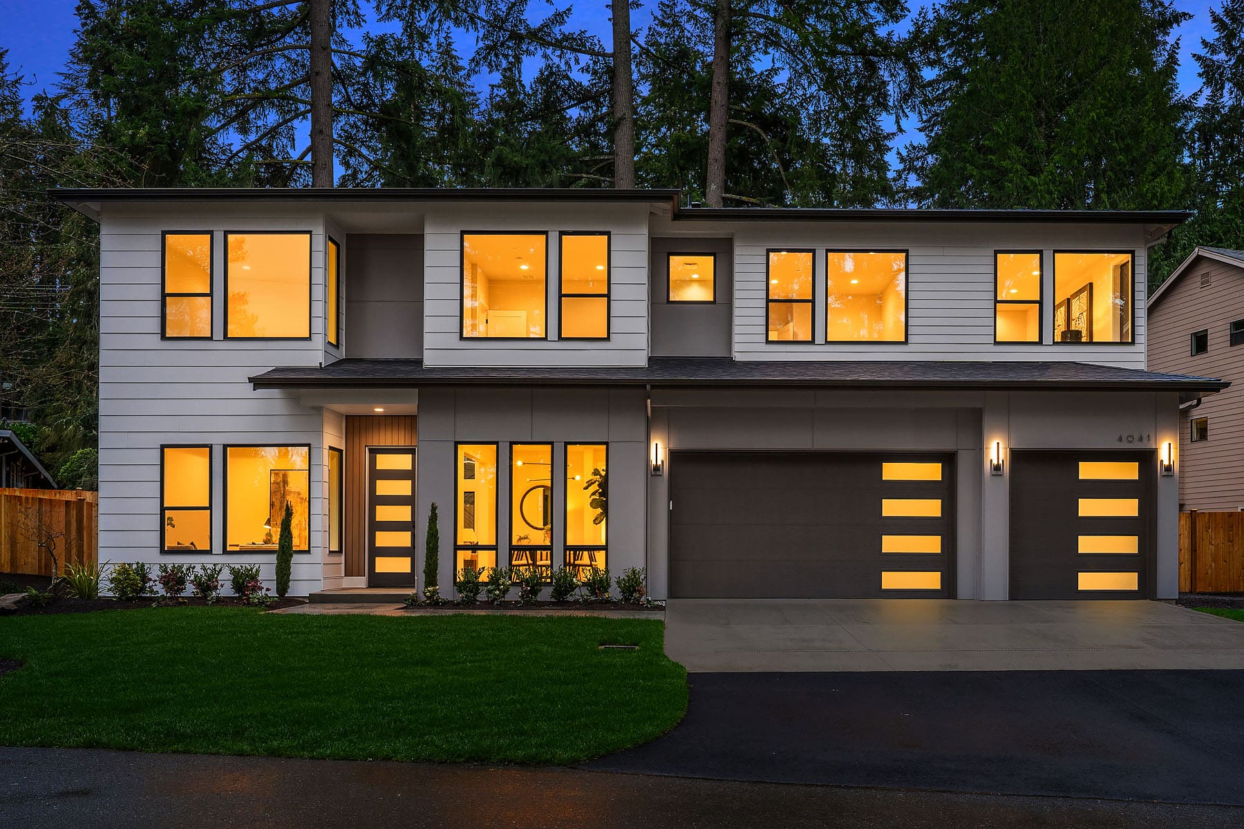 513-02-4041 162nd Ave SE-Bellevue-WA-MN Custom Homes-Front